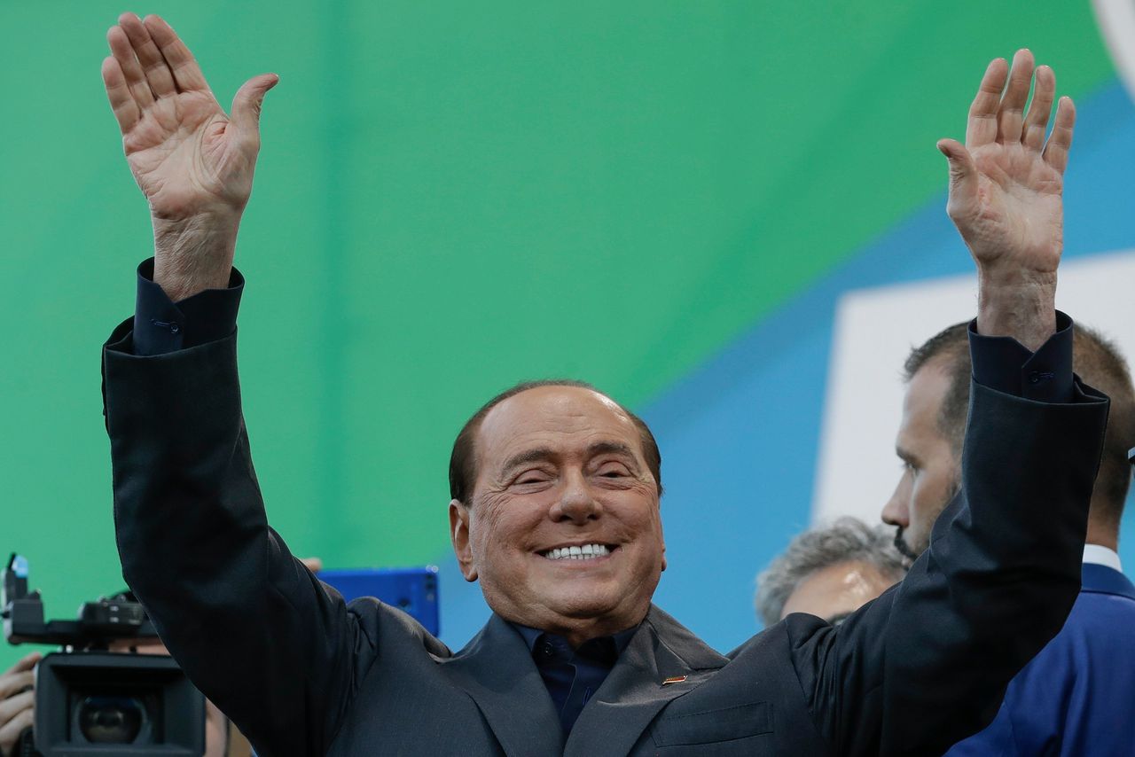 Mediamagnaat Silvio Berlusconi vorig jaar oktober tijdens een politieke bijeenkomst in de Italiaanse hoofdstad Rome. Berlusconi is besmet met het coronavirus.