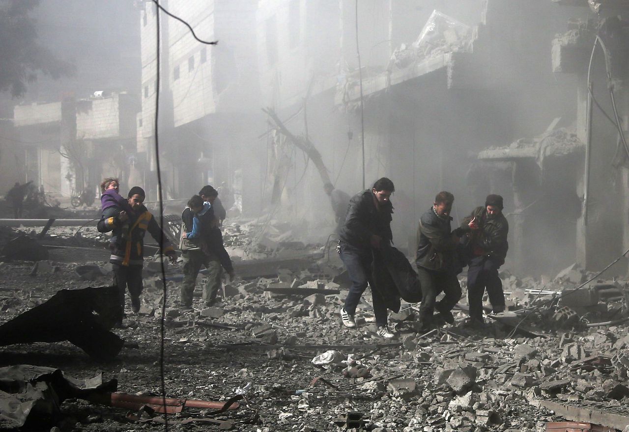 ‘Minstens honderd doden door bombardementen Oost-Ghouta’ 