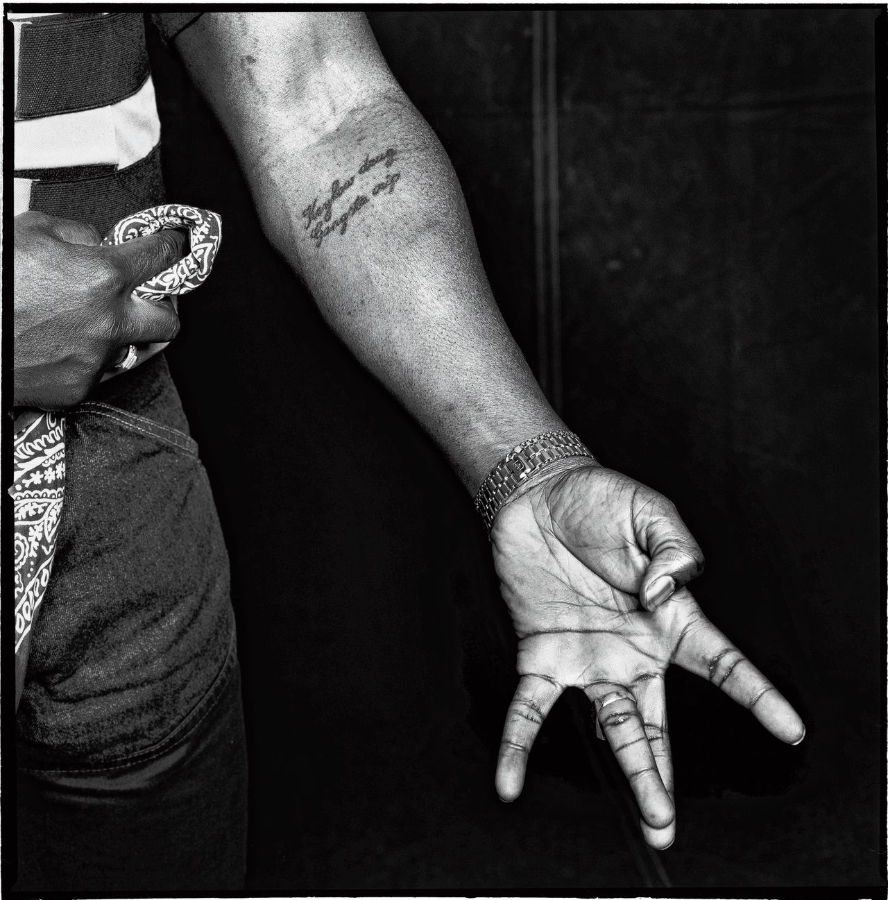 De handen van Delano R., alias Keylow, vastgelegd in een speciale serie van fotograaf Gerard Wessel