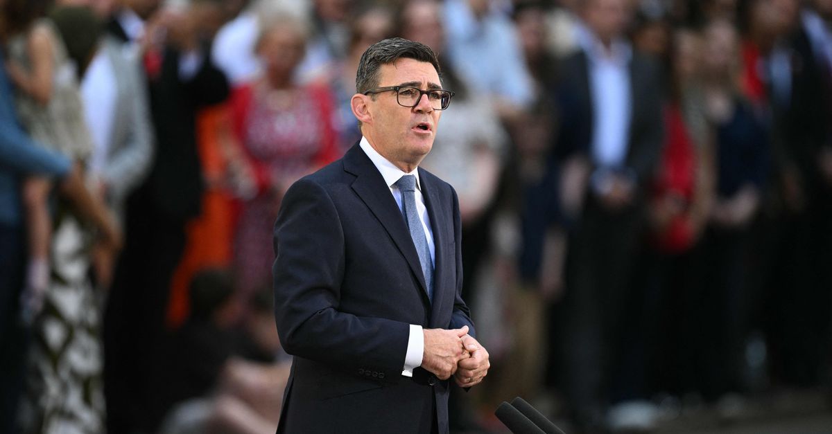 Een telefoontje met Trump, 45 pond belastingverlaging en een handvol beloften: de eerste dagen van premier Burnham