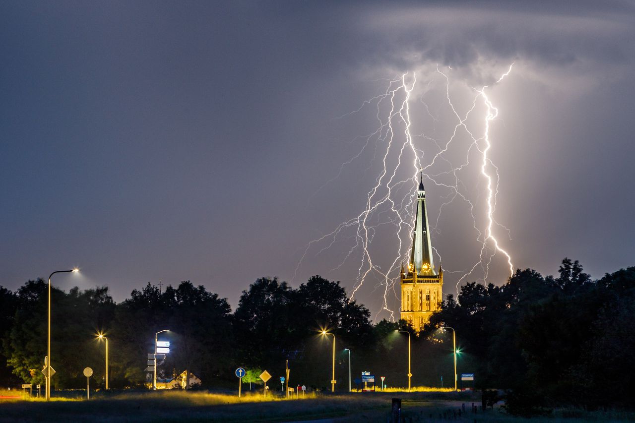 Hoe gingen mensen vroeger om met onweer? - NRC