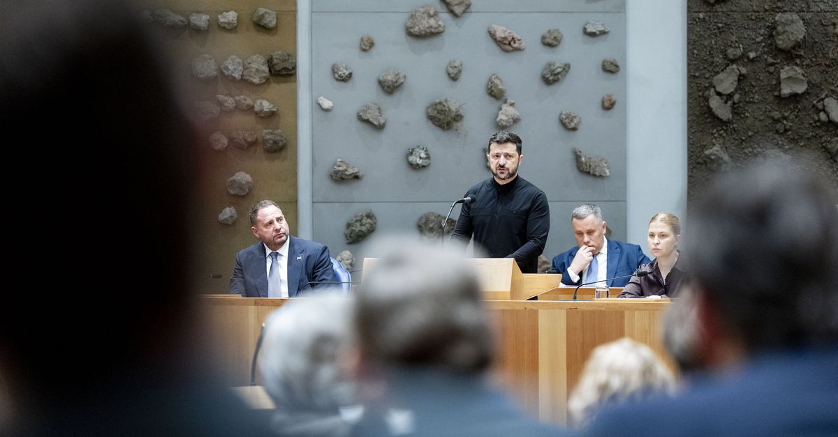 Zelensky bedankt Nederland bij toespraak in Tweede Kamer en roept op tot nieuwe sancties tegen Rusland