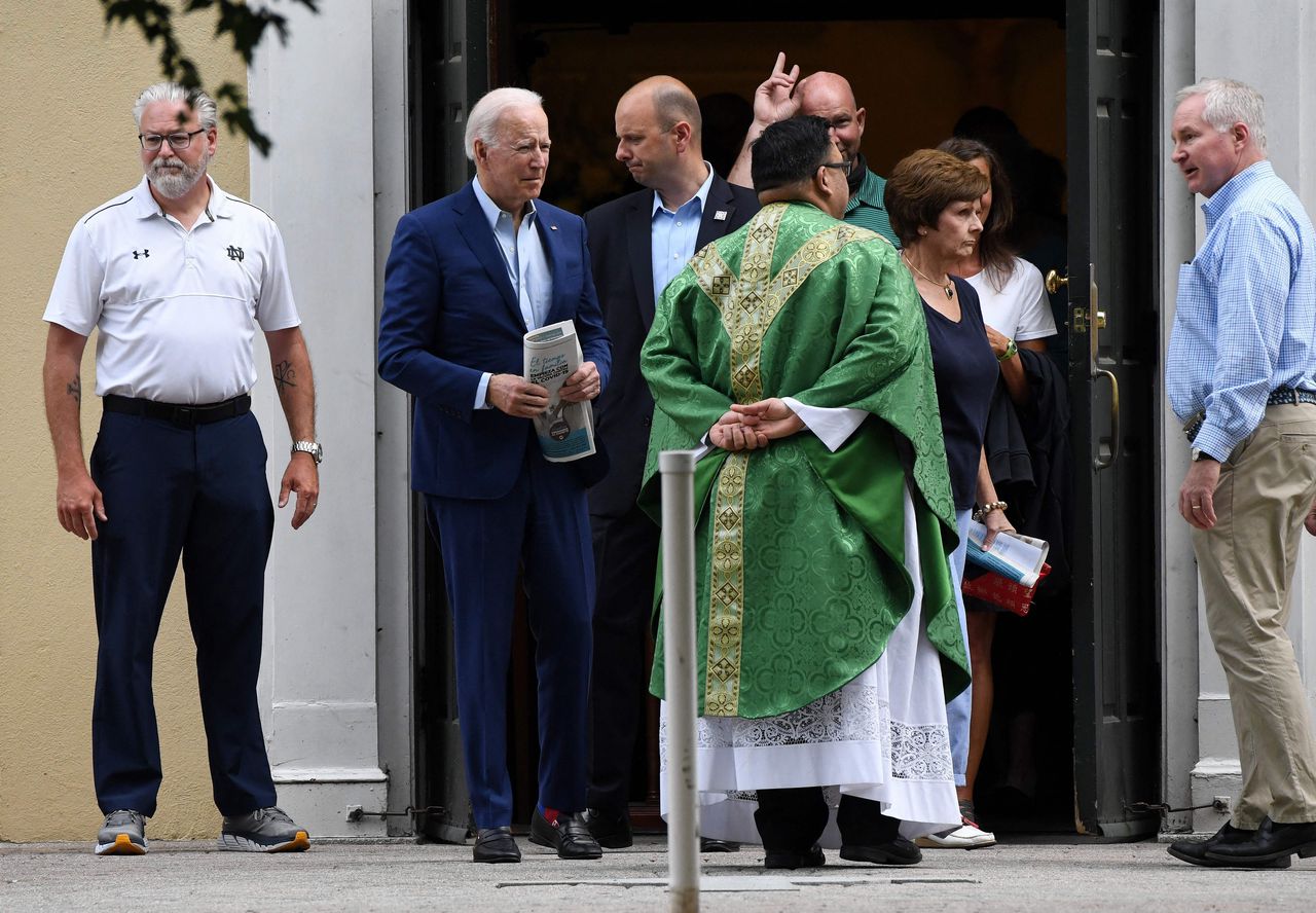 Amerikaanse bisschoppen willen dat president Biden geen hostie meer ontvangt 
