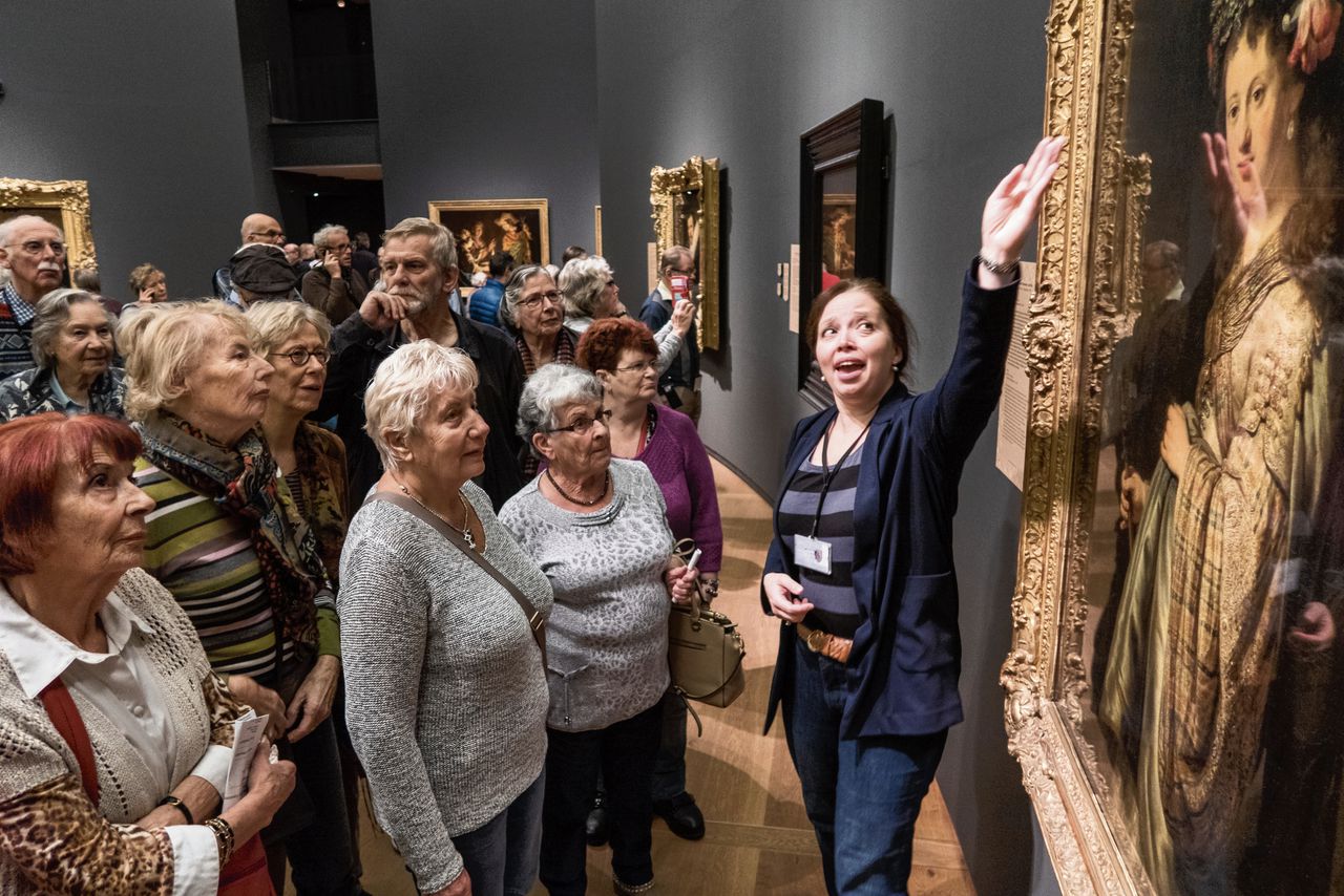 De ouderen van Sweet 70 op excursie naar het Rijksmuseum.