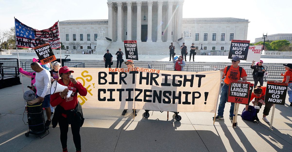 Staat het Hooggerechtshof Trump toe het geboorterecht op staatsburgerschap te beperken? De rechters lijken sceptisch