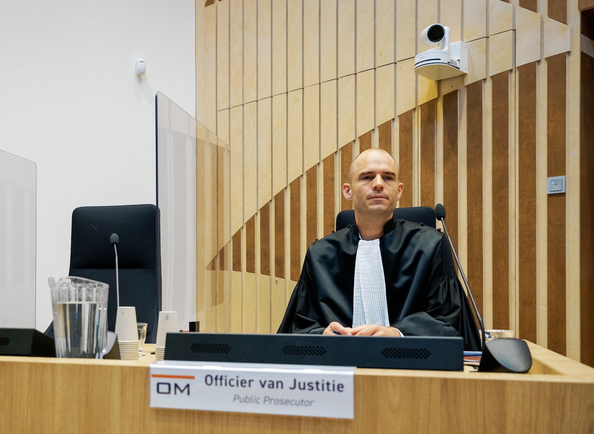 De officier van justitie verzon een list om Poch toch te kunnen