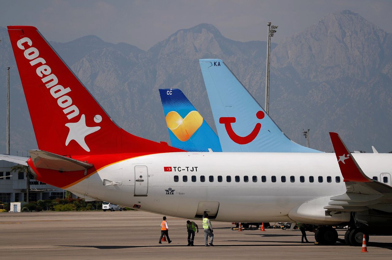 Een Corendon-vliegtuig op de luchthaven van het Turkse Antalya.