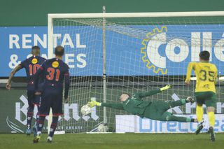 Fc Emmen Wint Van Fortuna Sittard En Kruipt Verder Omhoog Nrc