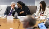 Fed-voorzitter Jerome Powell (links) en Fed-bestuurder Lisa Cook (midden), die beiden onder zware druk staan van president Donald Trump. Foto Shawn Thew/EPA 