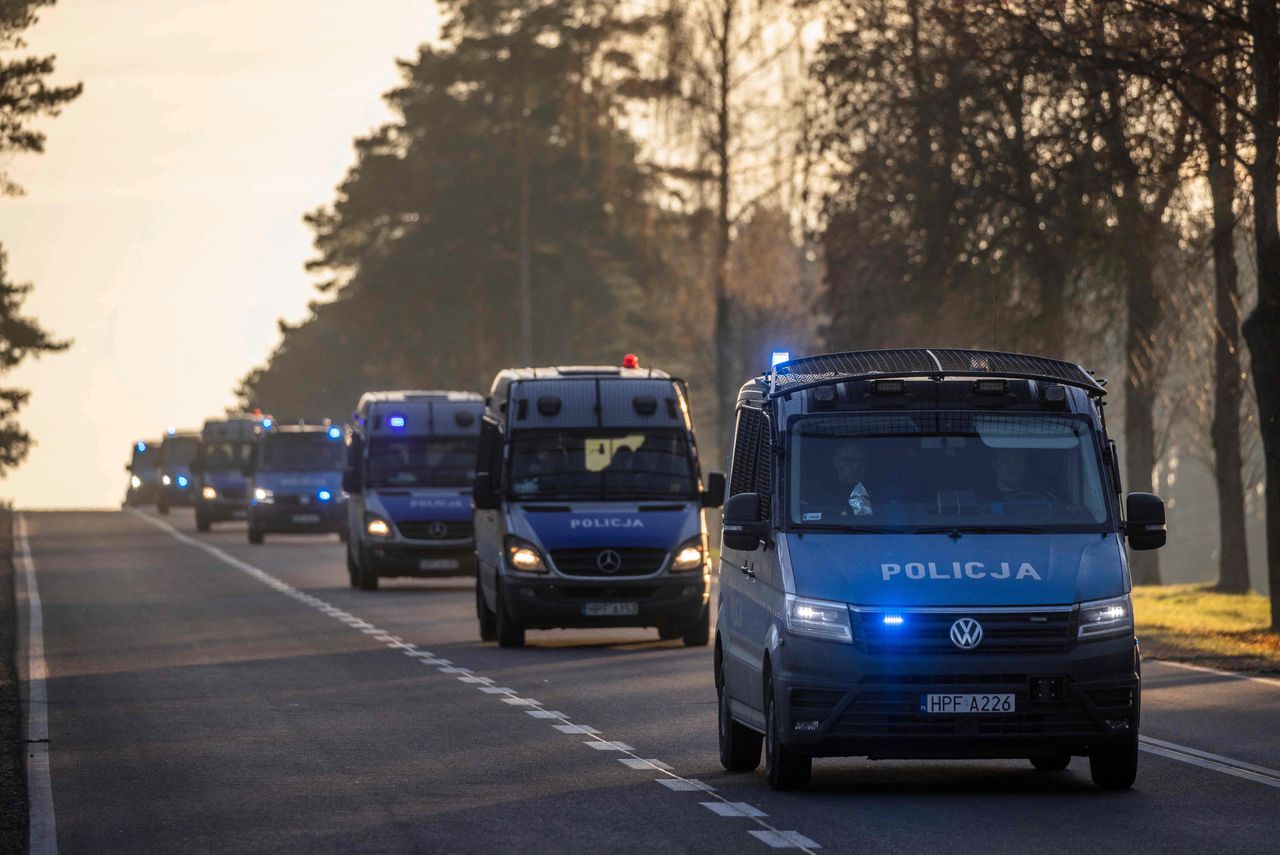 De Poolse politie in Kuznica, nabij de Poolse grens met Wit-Rusland.