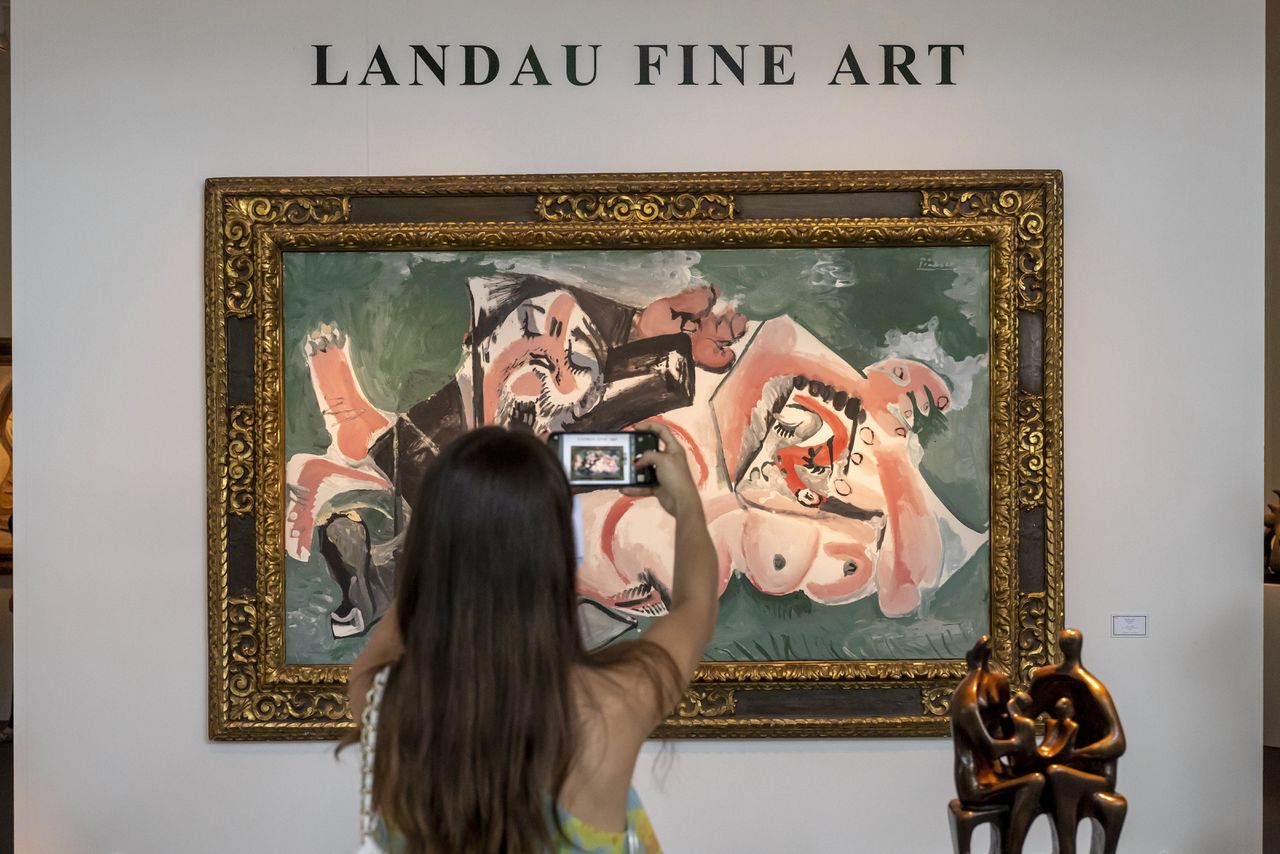 Op Art Basel bood de Canadese galerie Landau Fine Art het schilderij Les Dormeurs (1965) van Pablo Picasso te koop aan .