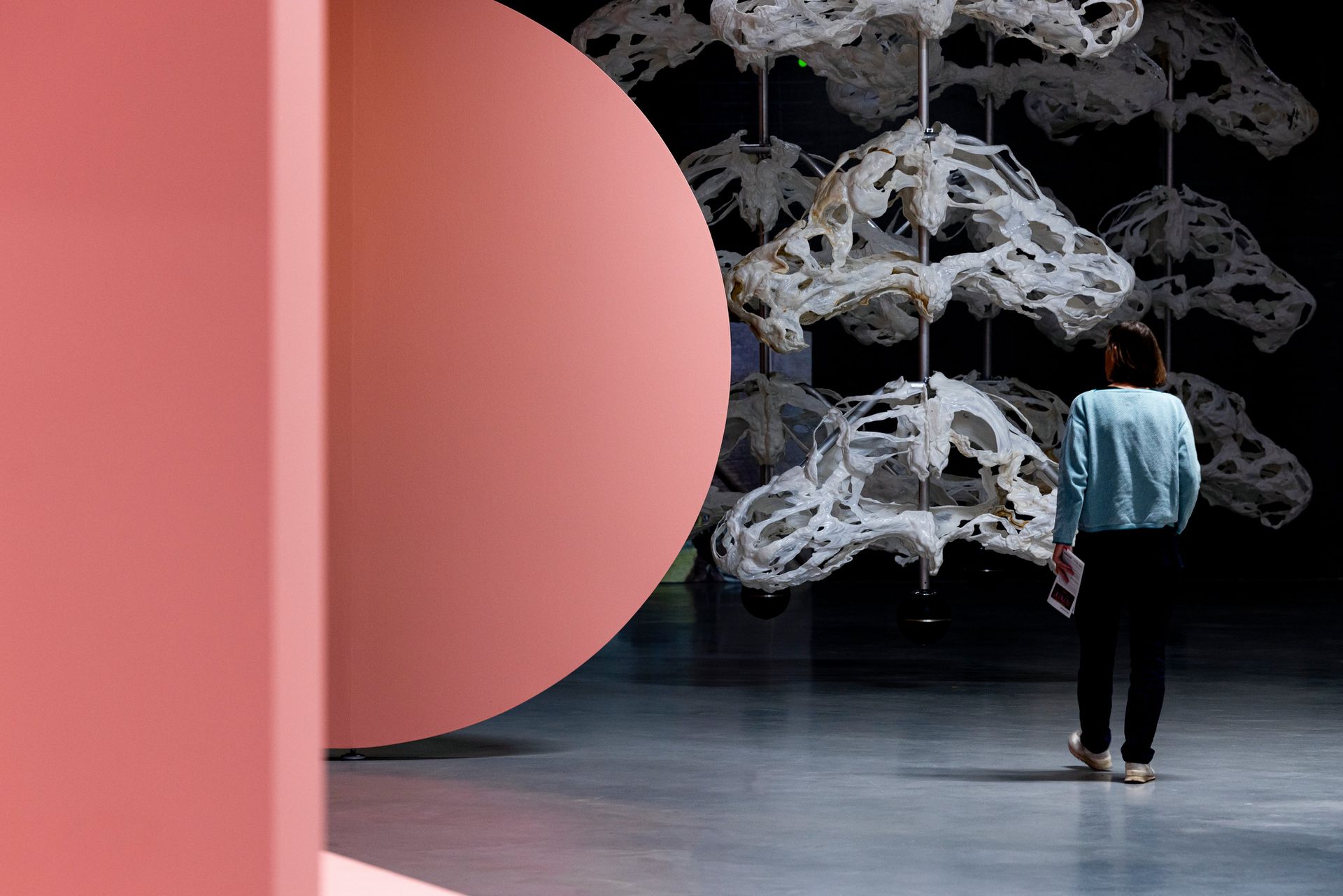 Raphaela Vogel, parte de la instalación My Appropriation of Her Holy Hollowness, 2021-2025.