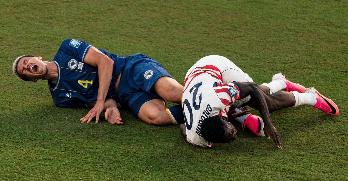Amerikaanse topscorer Balogun mag ondanks rode kaart toch meedoen tegen België, ‘Trump belde met FIFA-baas Infantino’