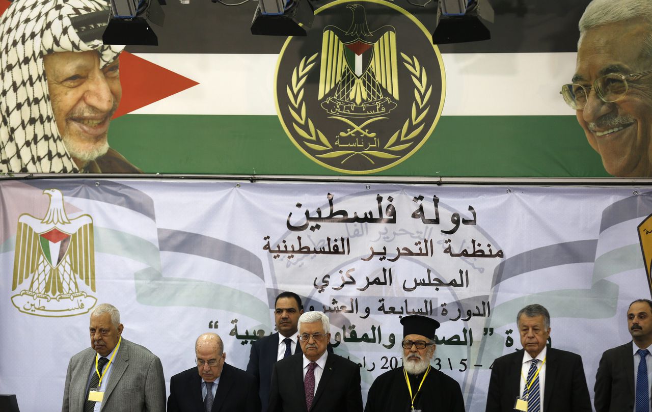 Abbas bij een bijeenkomst van de PLO in Ramallah