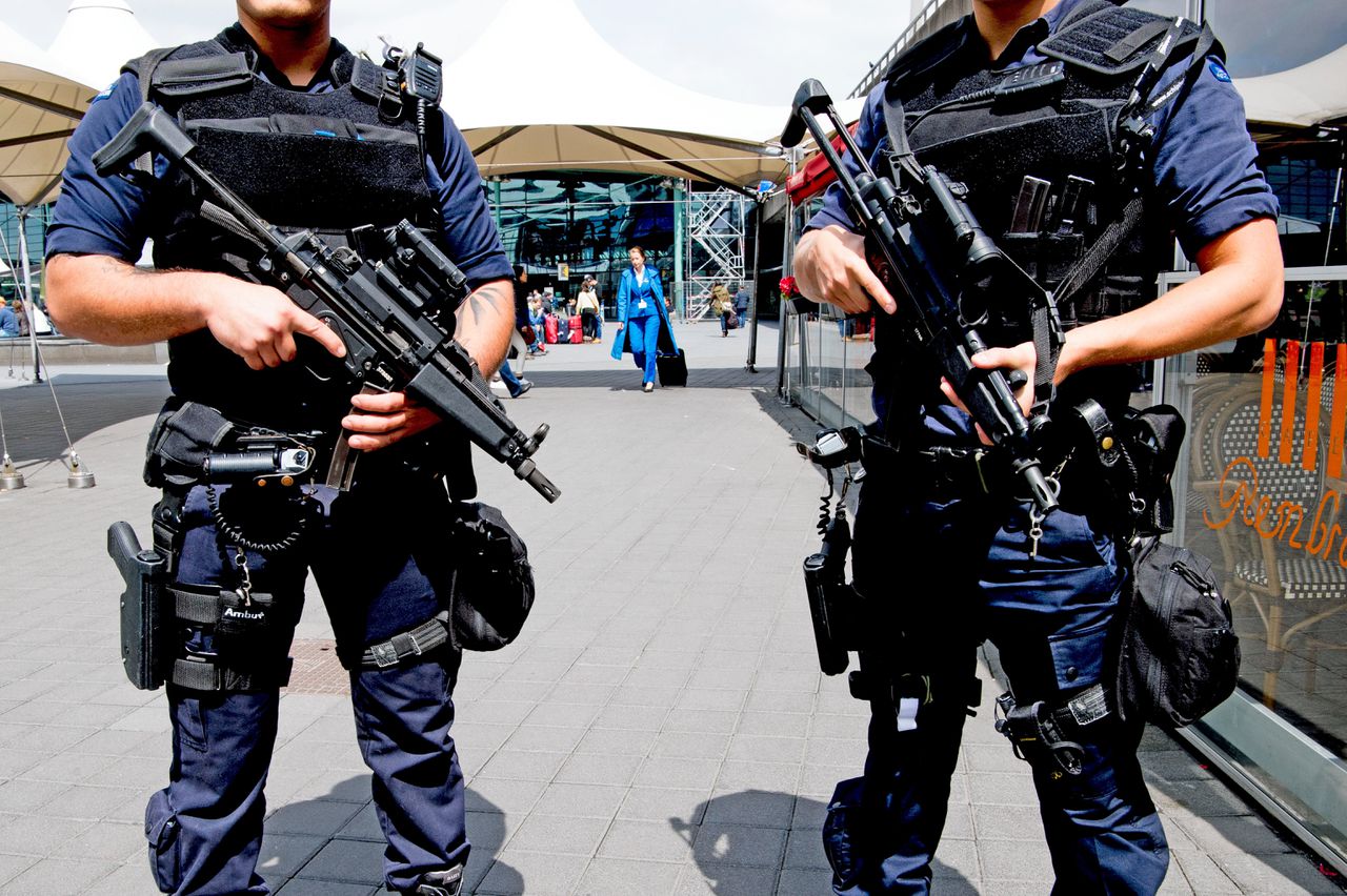 Antiterrorismebewaking op luchthaven Schiphol