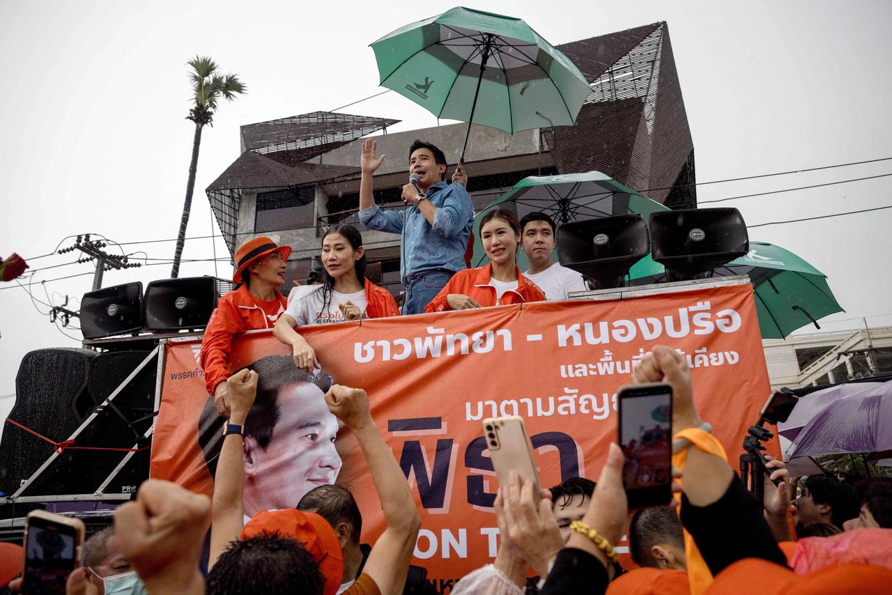 Thaise rechtbank behandelt ontbinding van grootste partij, die kritiek op monarchie wil legaliseren 