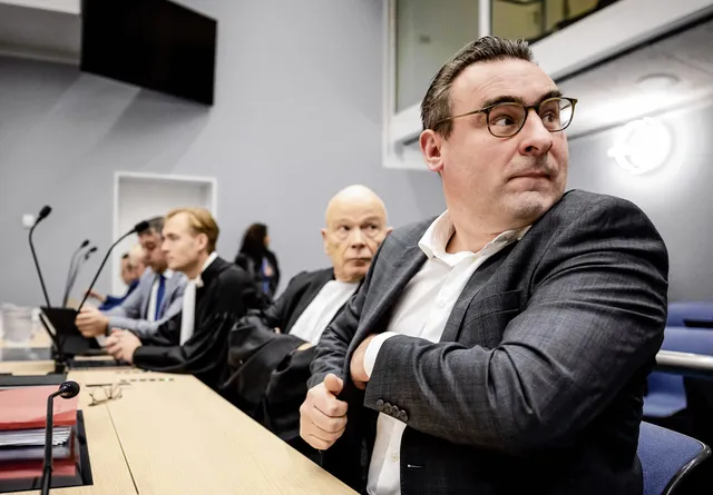 In het Haagse corruptieproces houden de verdachten het niet droog - NRC