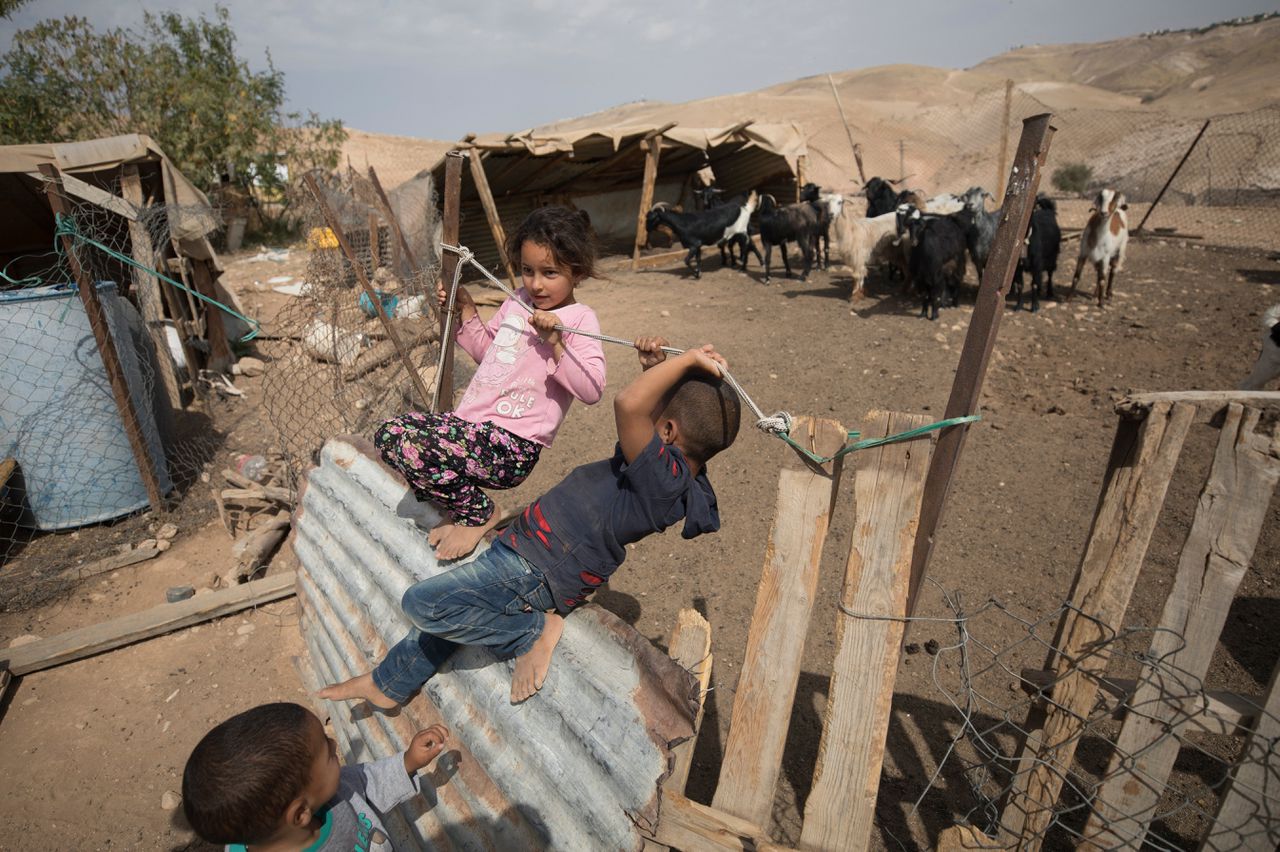 Kinderen in het Palestijnse dorp Khan el-Ahmar.