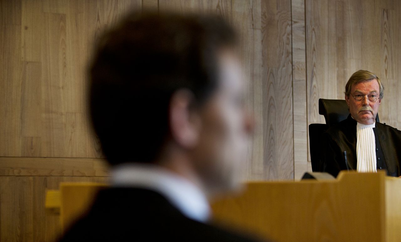 President van de rechtbank Gerard van Ham en advocaat Mark Krul, die Volkert van der G. bijstaat (juli 2014).
