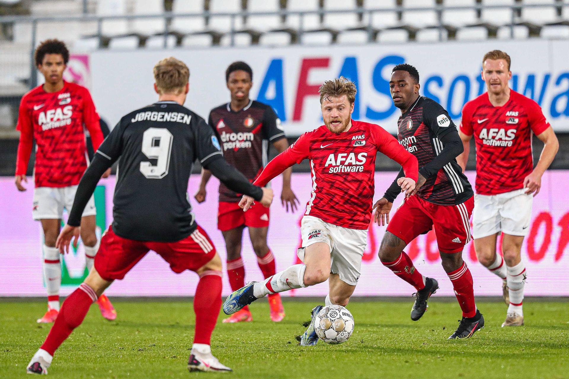 AZ wint met 42 van Feyenoord, PSV en Ajax spelen gelijk NRC