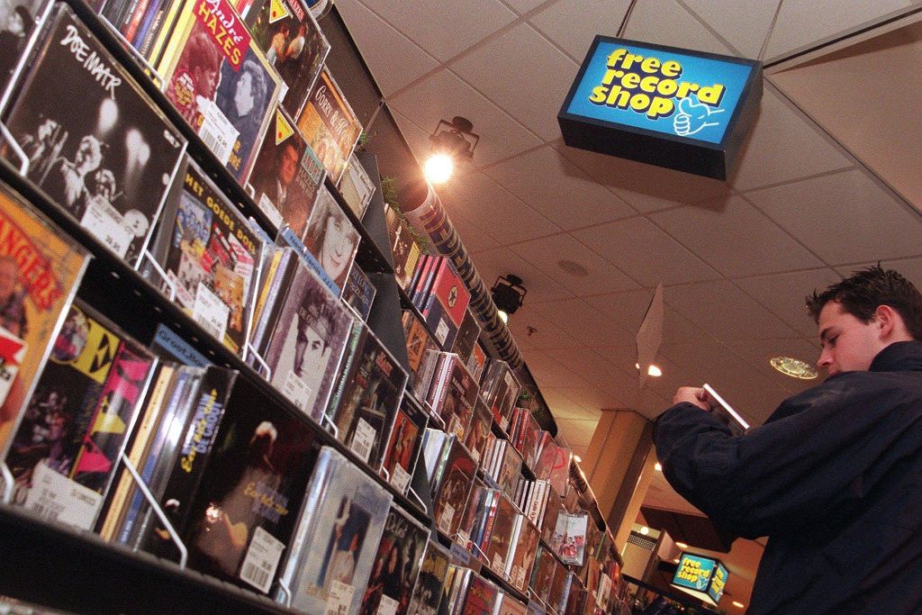 Een filiaal van Free Record Shop in 2000.