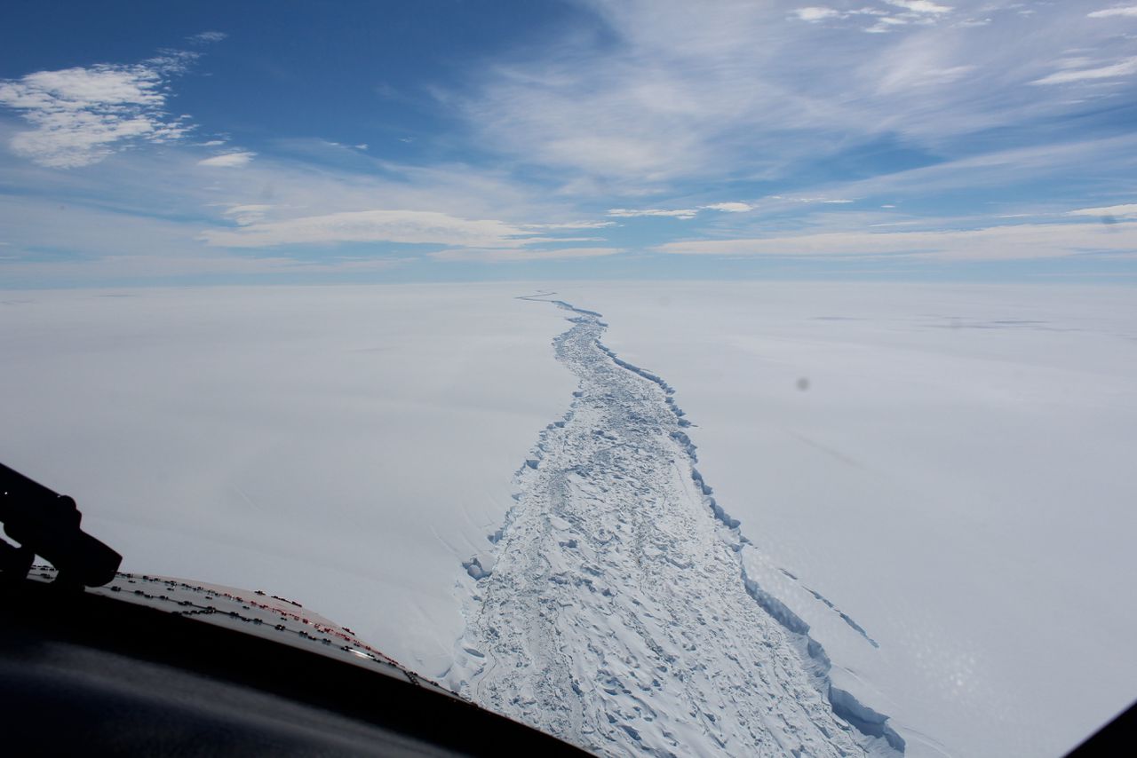In februari 2017 brak een groot stuk van de Larsen C-ijsplaat af.