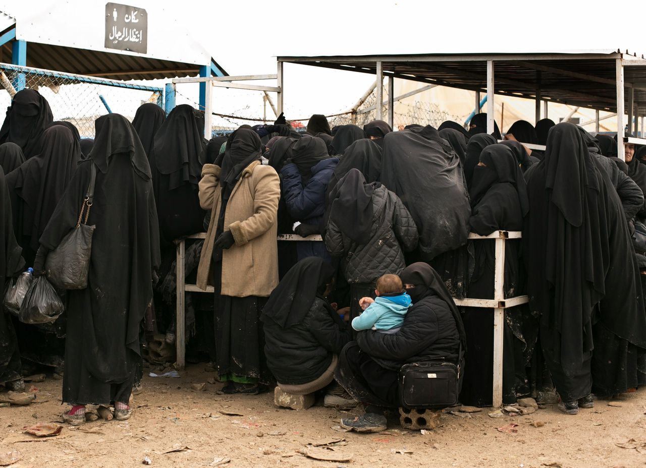 In het Syrische kamp Al-Hol worden duizenden familieleden van IS-strijders opgevangen.