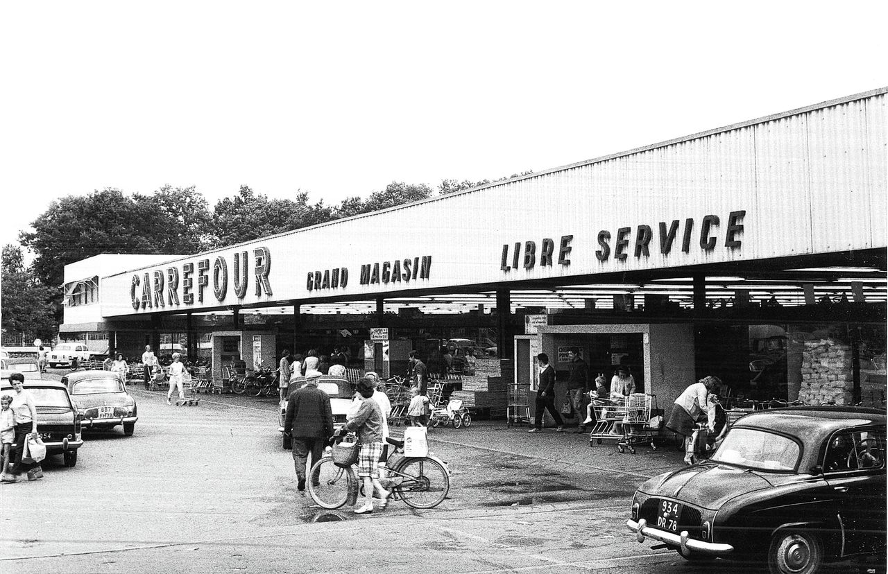De eerste supermarkt van retailgigant Carrefour in 1963 in Sainte-Genevieve-des-Bois, in het zuidwesten van Parijs.