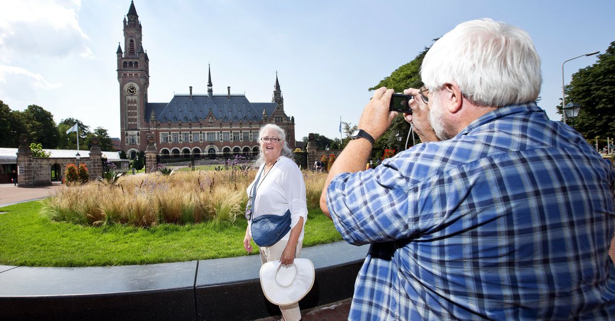 Maak van het Vredespaleis dan ook maar een resort