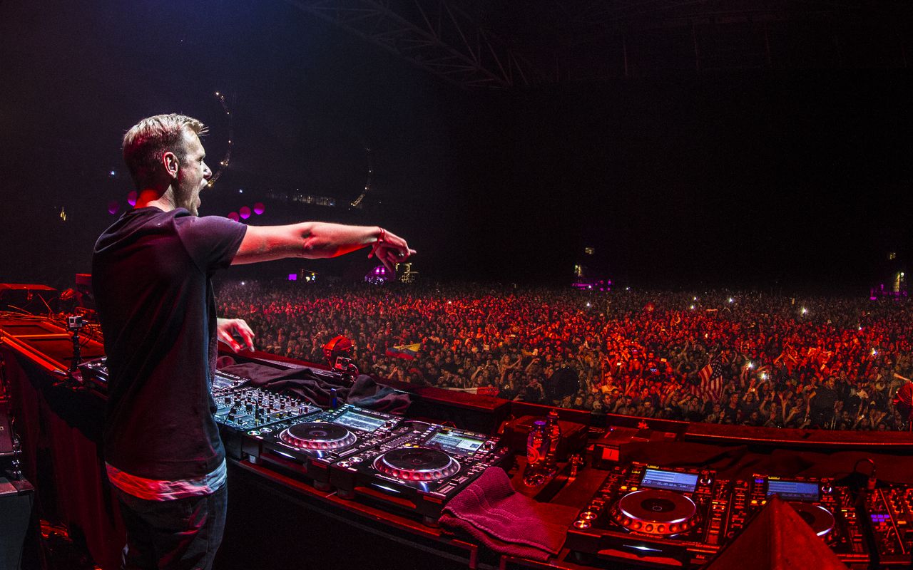 Armin van Buuren viert jubileum in Amsterdam Arena NRC
