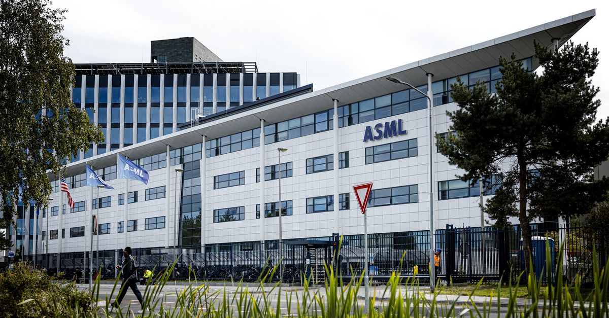 Eerste spade de grond in voor ASML-campus: ‘Dit is het grootste besluit voor Eindhoven in veertig jaar’