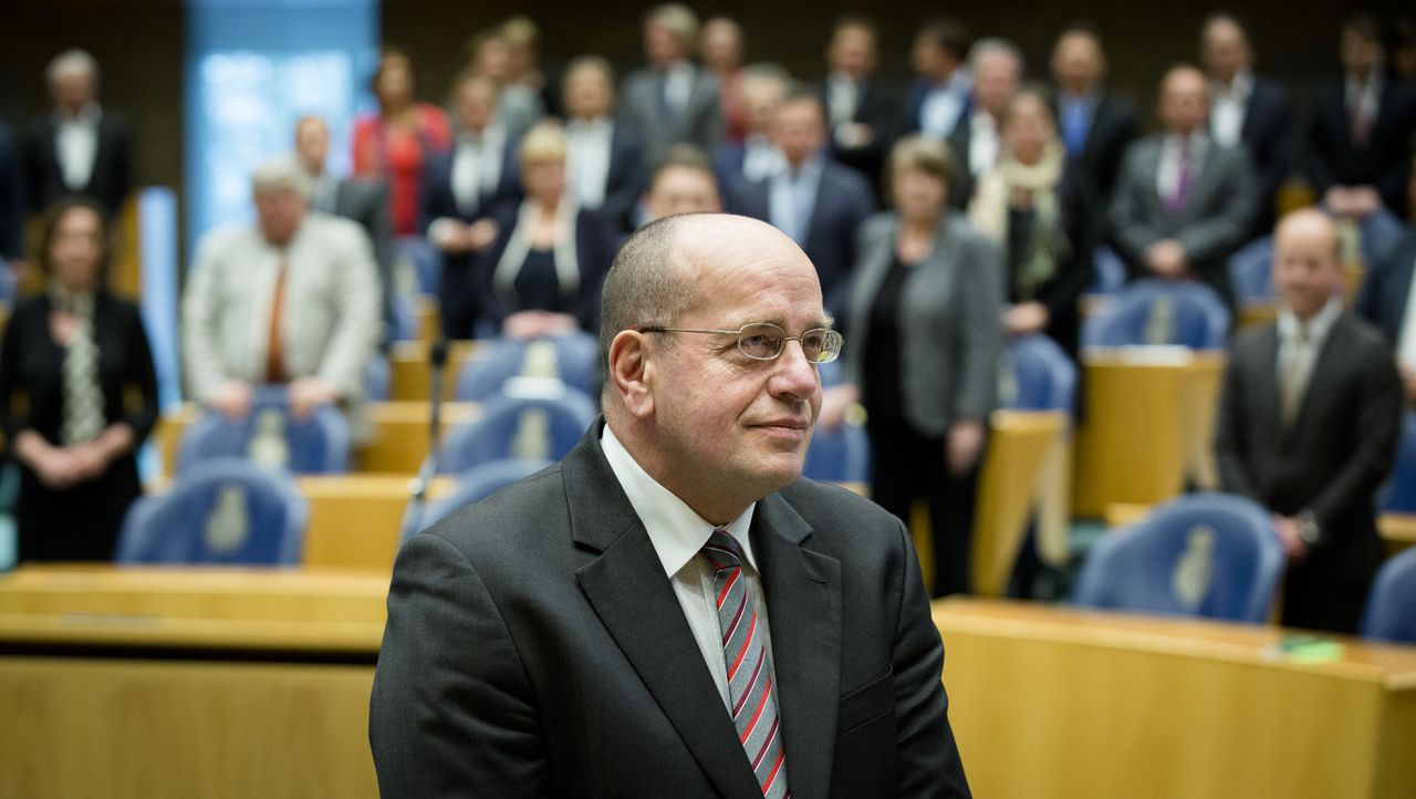 Voormalig staatssectaris Fred Teeven wordt in de Kamer beëdigd als Tweede Kamerlid voor de VVD.