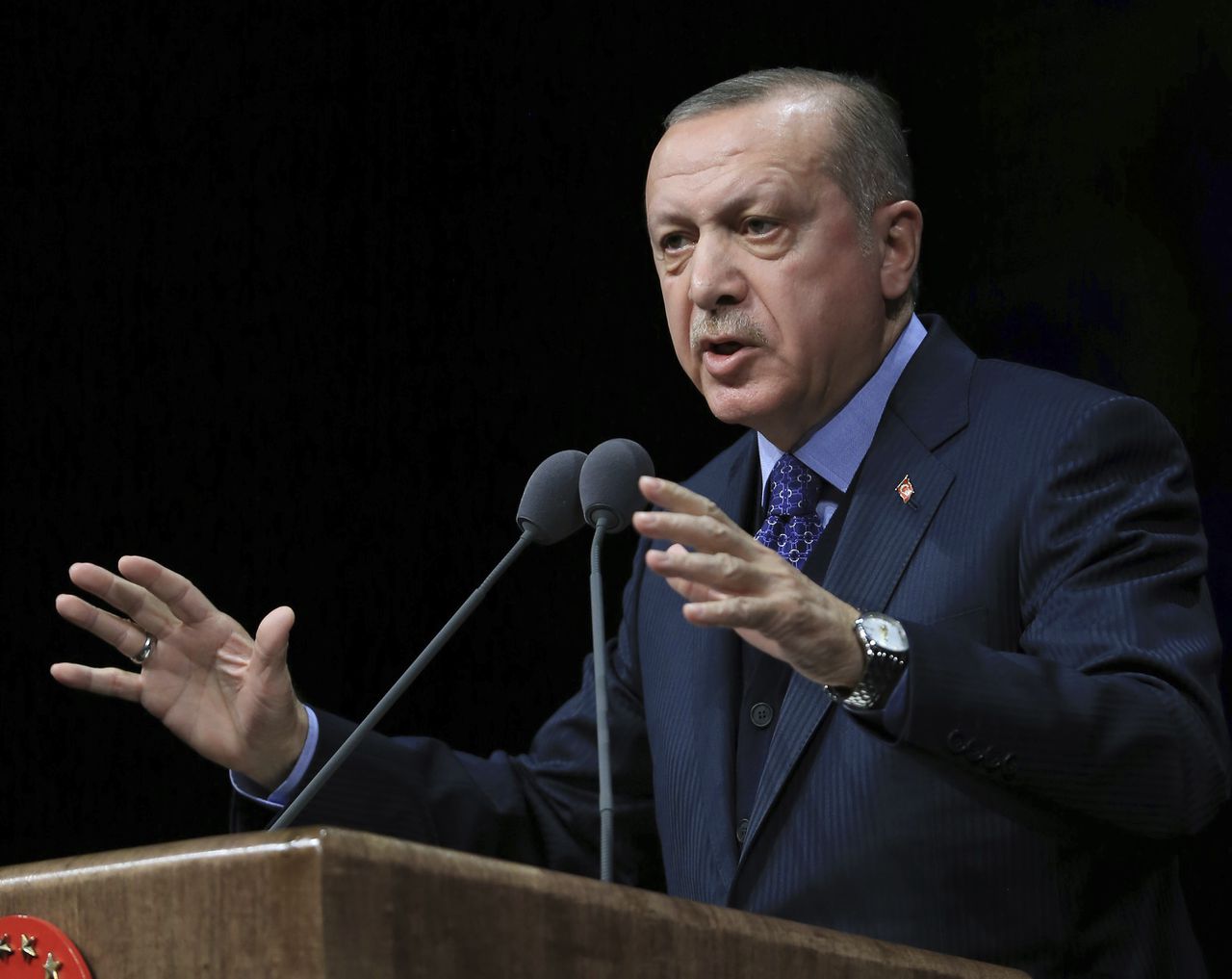 President Erdogan maakte maandag tijdens een toespraak bekend dat het Turkse leger doorgaat met militaire operaties tegen de Koerden in Noord-Syrië.