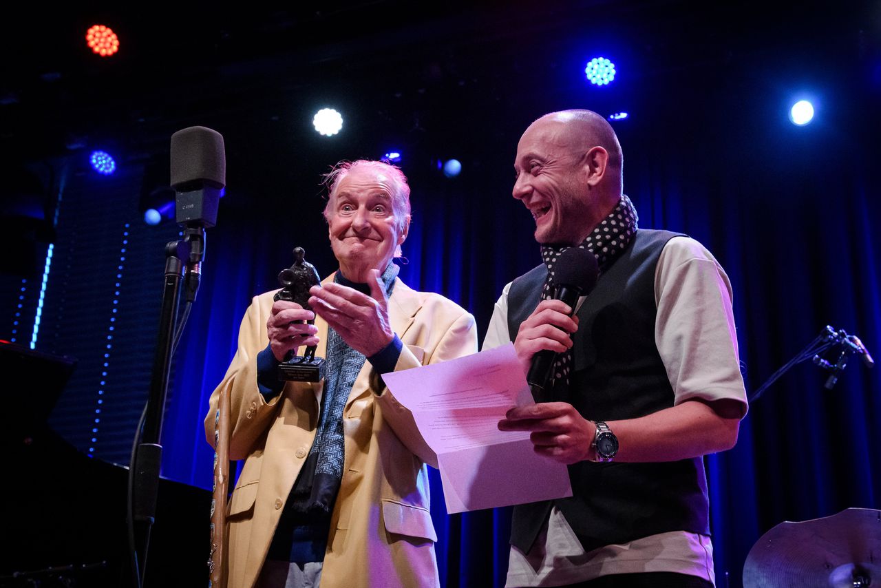 Tender is the keyword on birthday concert of the 90-year-old John Engels, the ‘king of the brushes’