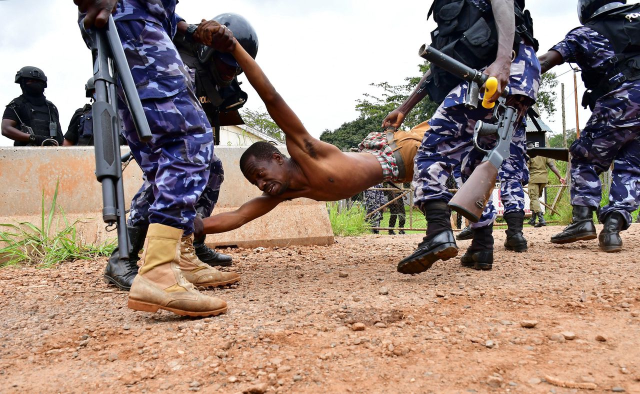 ’16 doden bij Oegandese protesten om arrestatie protestzanger’ 