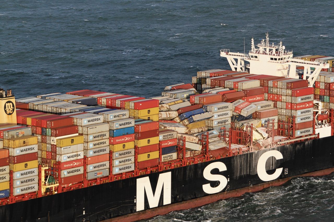 De MSC Zoe verloor honderden containers in de Noordzee.