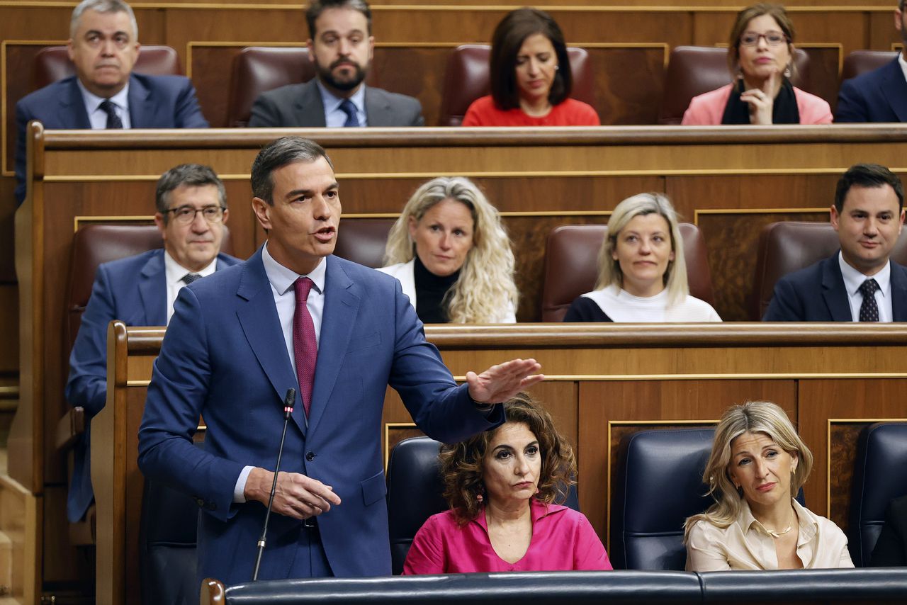 Spaanse premier Sánchez stapt om corruptieonderzoek naar zijn vrouw mogelijk op 