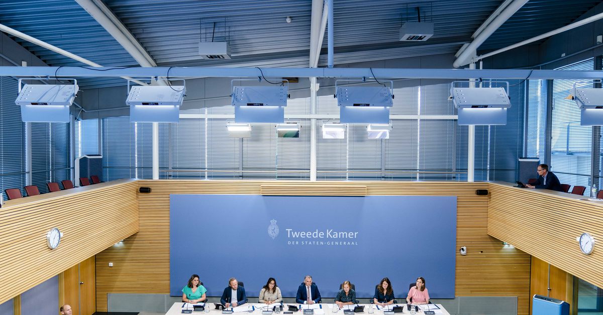 KNMIafdelingshoofd ontkent naar de mond praten van de minister NRC