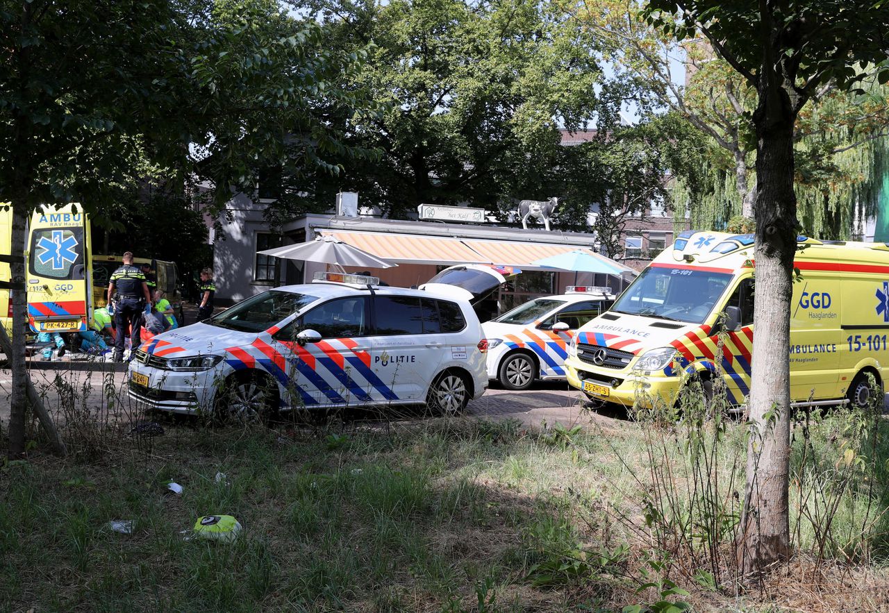 Hulpdiensten na de schietpartij in Delft.