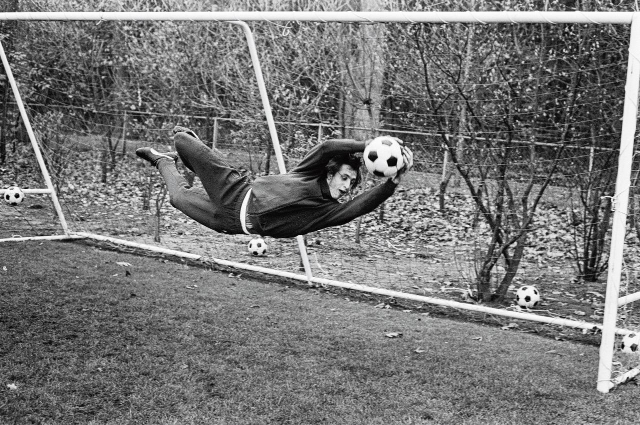 Johan Cruijff op doel tijdens een training van het Nederlands elftal in Zeist, op 16 november 1971.