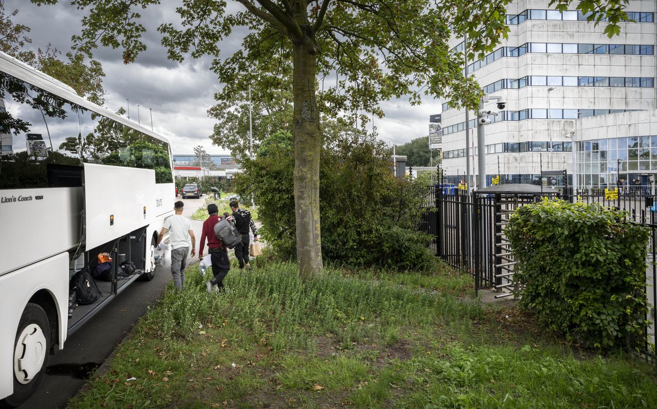 Amsterdam trekt extra eigen geld uit voor 24-uursopvang voor uitgeprocedeerde asielzoekers 