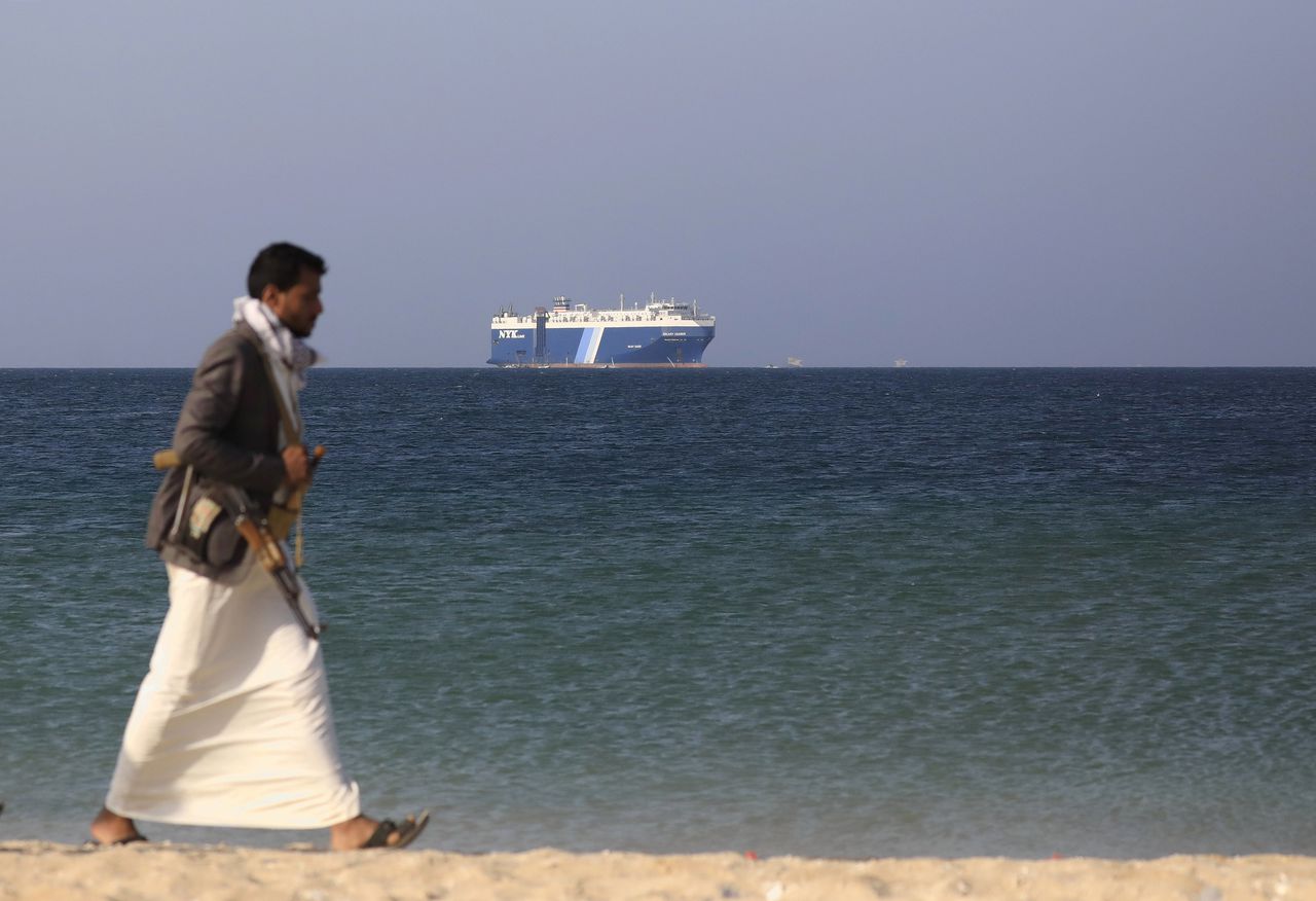 Rederijen mijden Rode Zee na aanvallen op containerschepen door Jemenitische Houthi's 