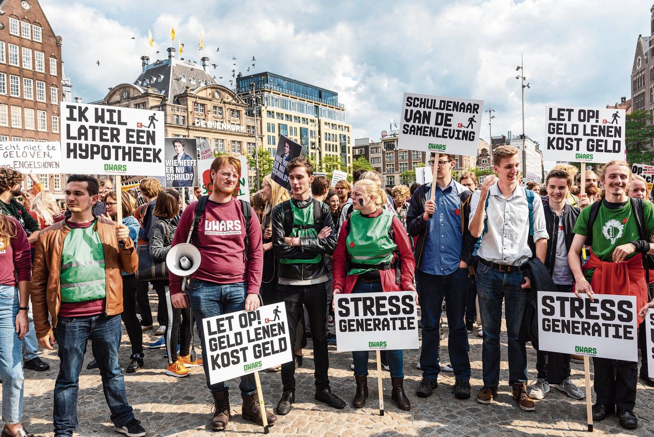 Studenten vorig jaar in actie in Amsterdam tegen het plan dat zij meer rente moesten betalen op studieleningen.