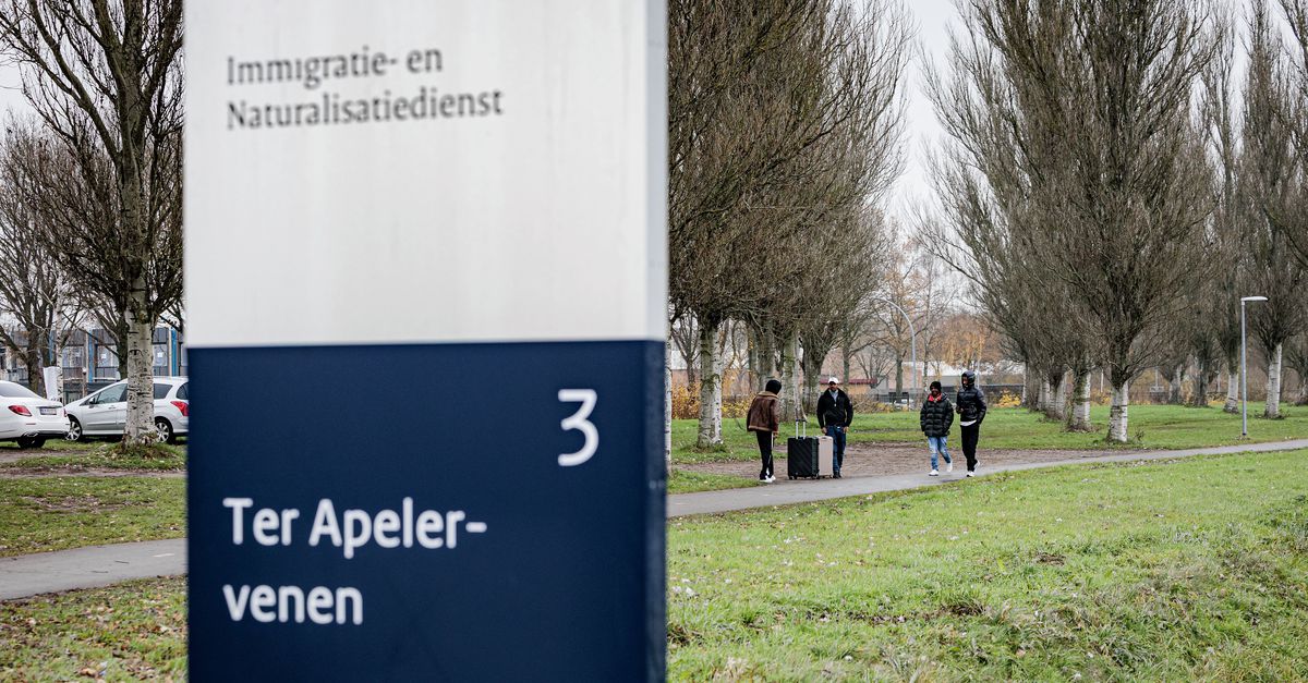 Nog maar een derde van de asielaanvragen ingewilligd: ‘Zonder identiteitspapieren hier komen, is voor de IND nu een red flag‘