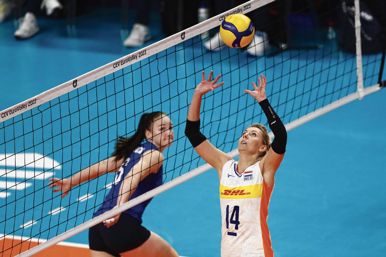 De volleyballers staan in de halve finale, maar volgens aanvoerder Laura Dijkema gaat het ‘nu pas echt beginnen’ 