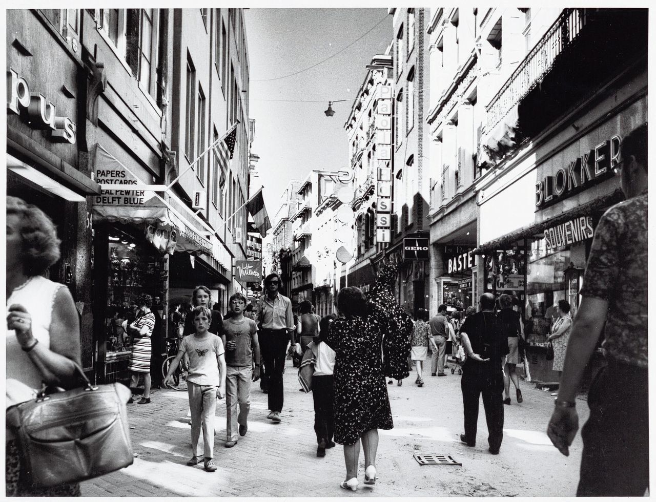 De Amsterdamse Kalverstraat in de zomer van 1971.