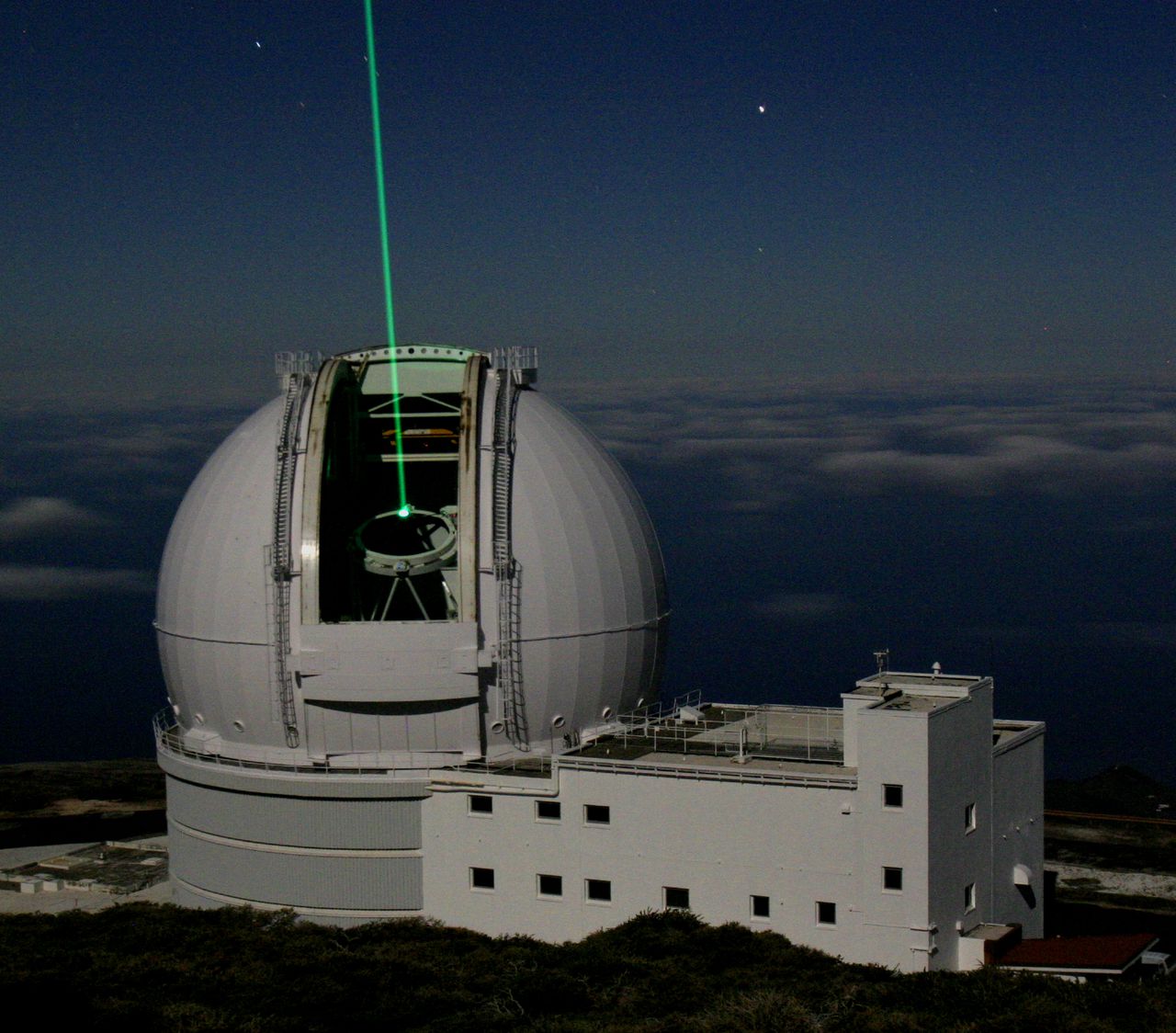 De William-Herscheltelescoop speurt naar verre planeten. Foto Javier Mendez
