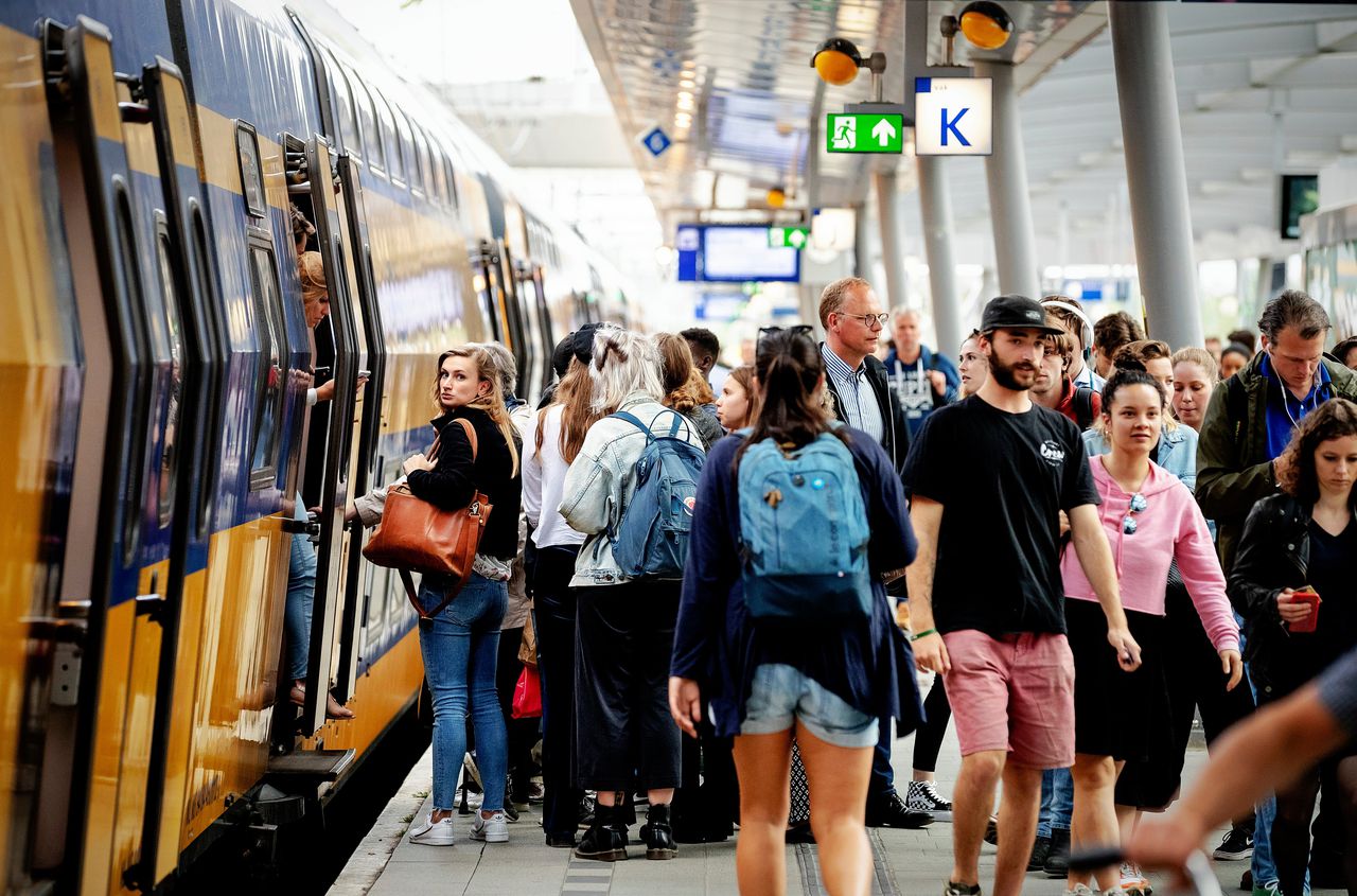 De groei van het aantal treinpassagiers is zo explosief dat de grens aan wat NS en ProRail kunnen verwerken in 2025 al bereikt kan zijn.