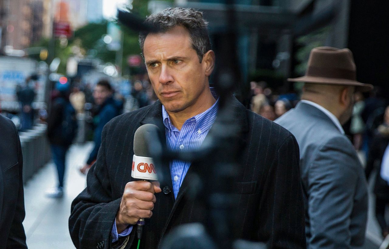 Chris Cuomo doet in oktober 2018 verslag voor CNN op straat in New York. In zijn eigen programma ‘Cuomo Prime Time’ gaf de zaterdag ontslagen presentator zijn kijk op het nieuws.