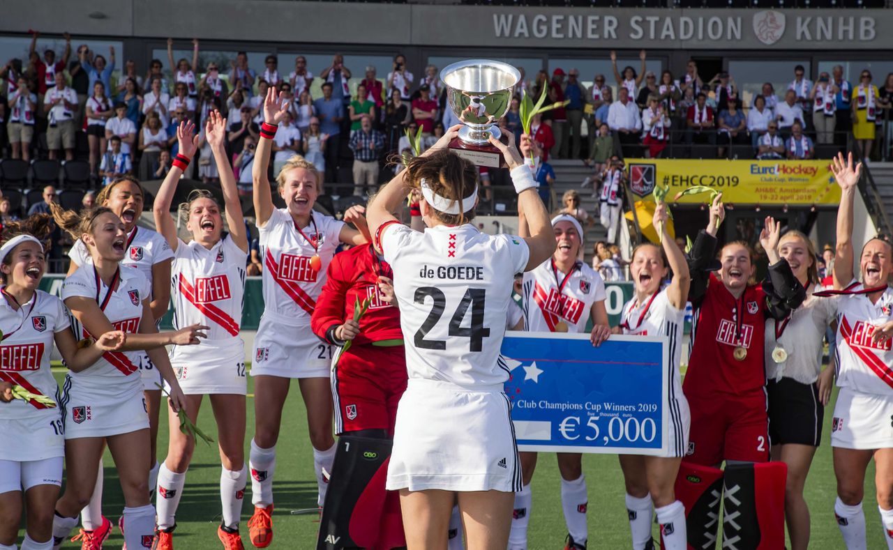 Hockeysters van Amsterdam spoelen frustraties weg en winnen de Europa Cup 